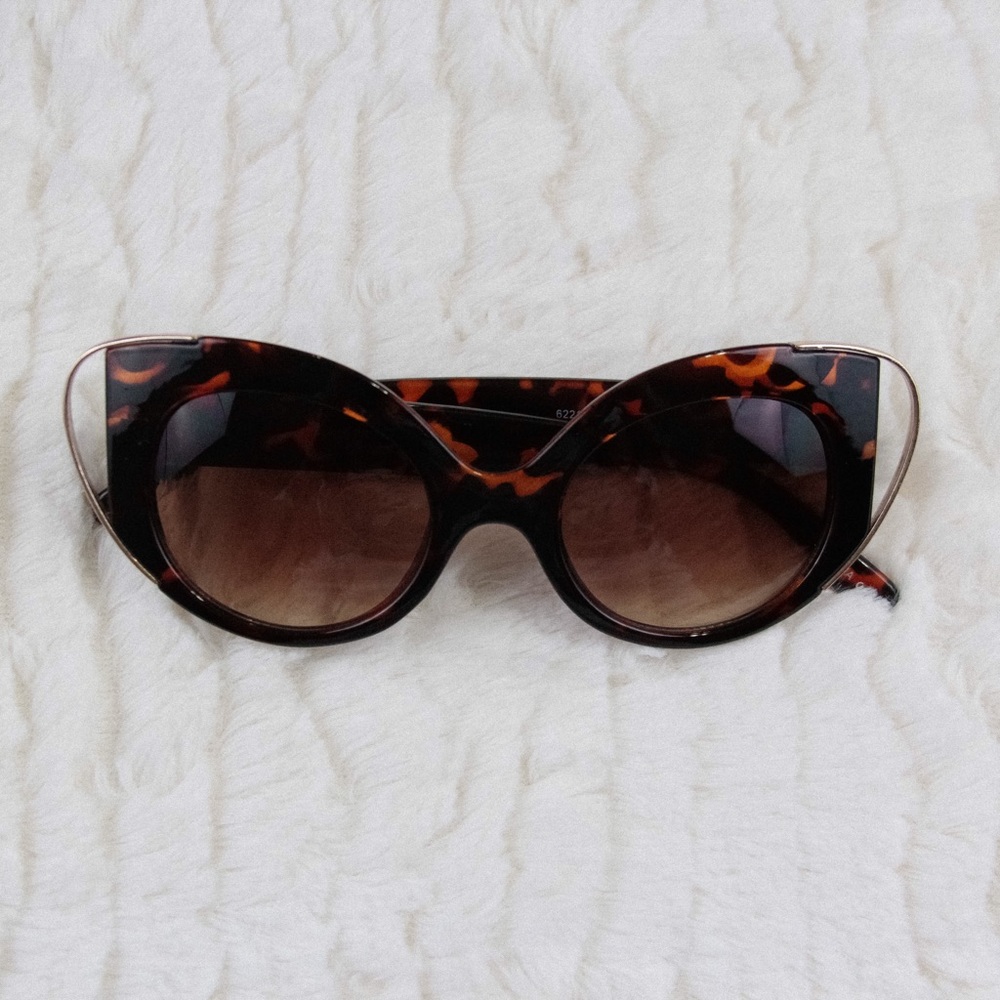 ♡ Brown Tortoise Gold Cateye Sunglasses ♡
